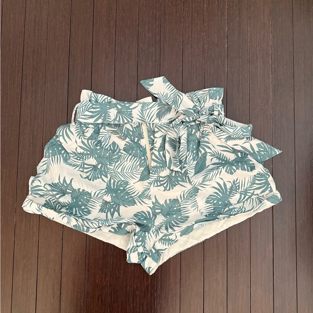 Tropical Leaf Print Women Shorts